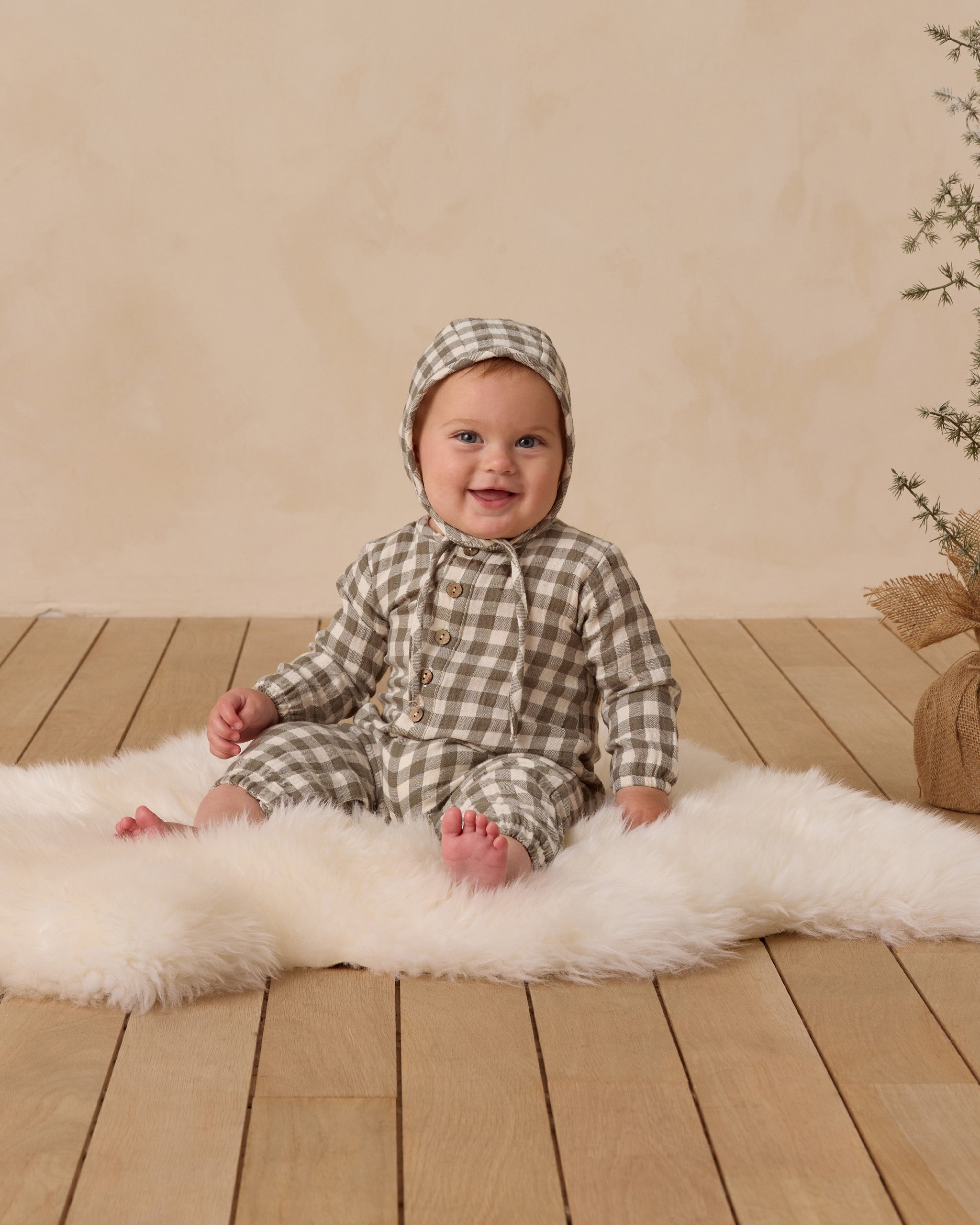 Bonnet bébé tissé || Motif à carreaux forestiers