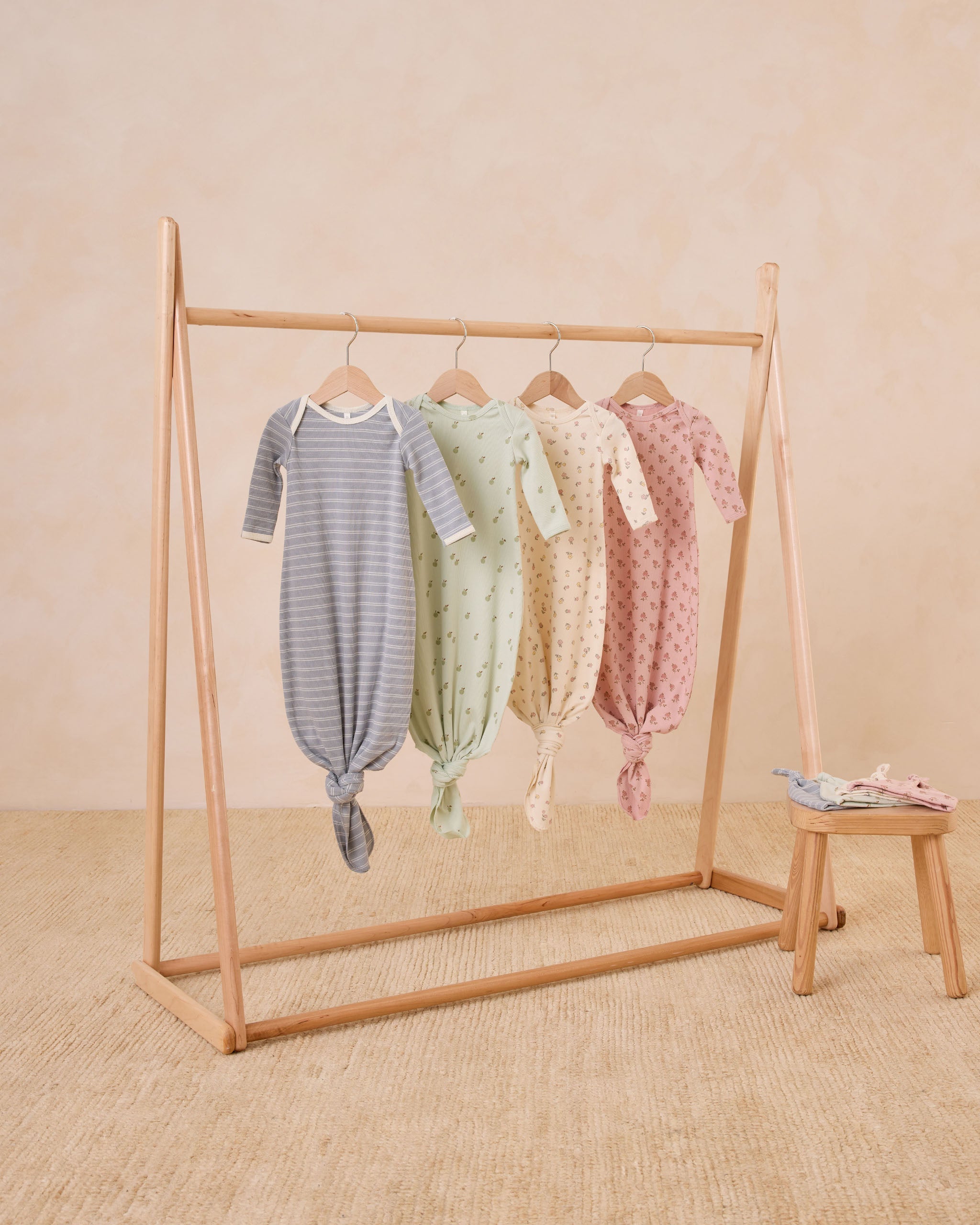 Knotted Baby Gown + Hat Set || Apples