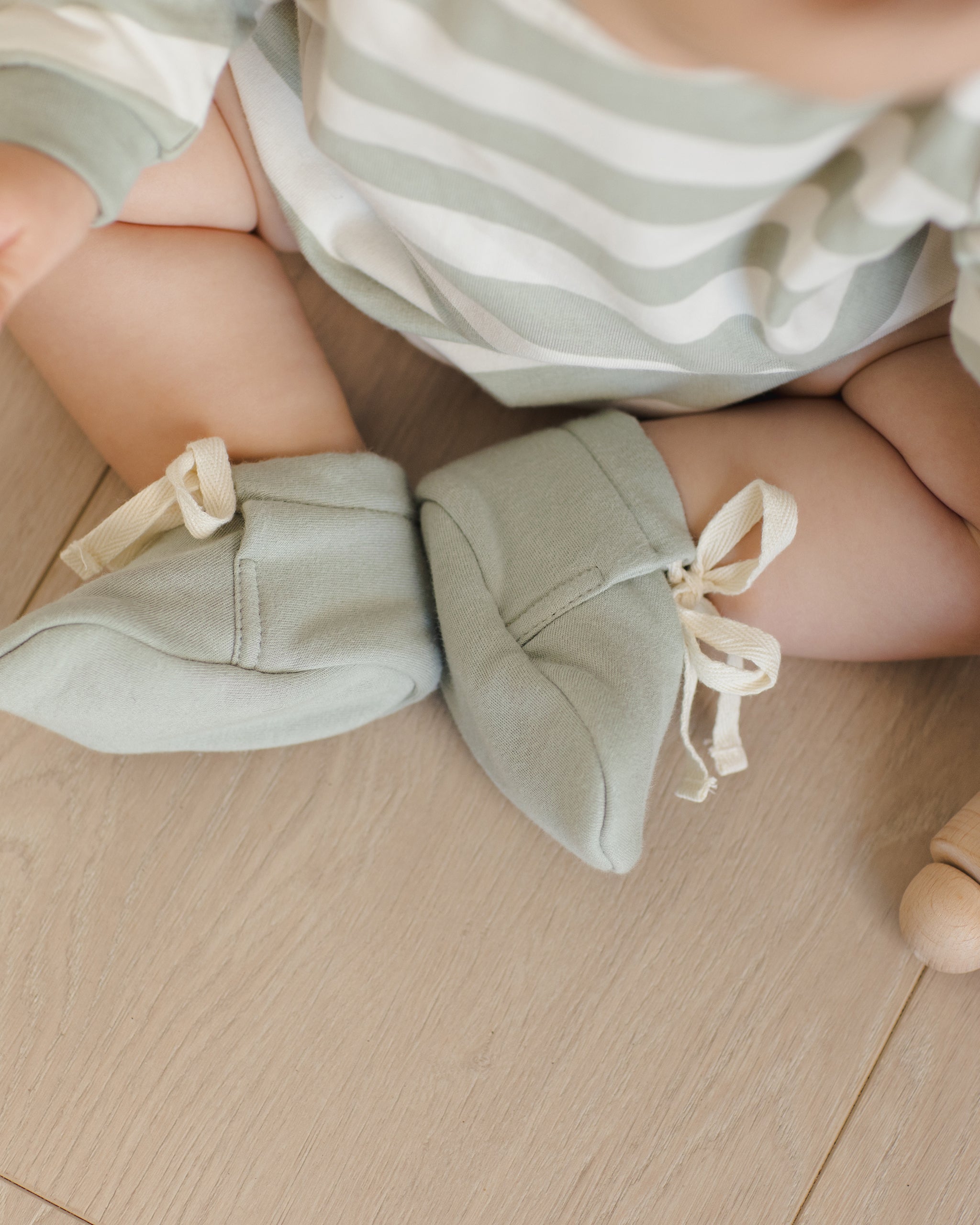 -Chaussons bébé || Sauge-