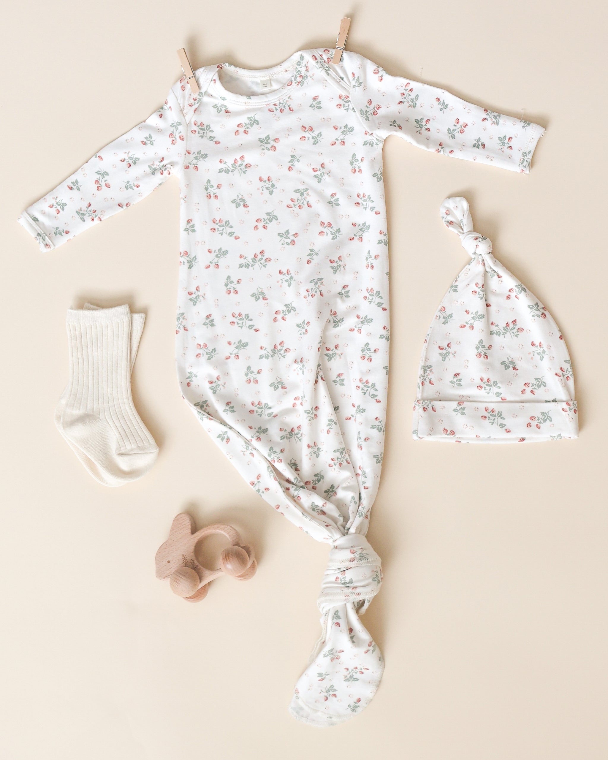 -Knotted Baby Gown + Hat Set || Strawberries-