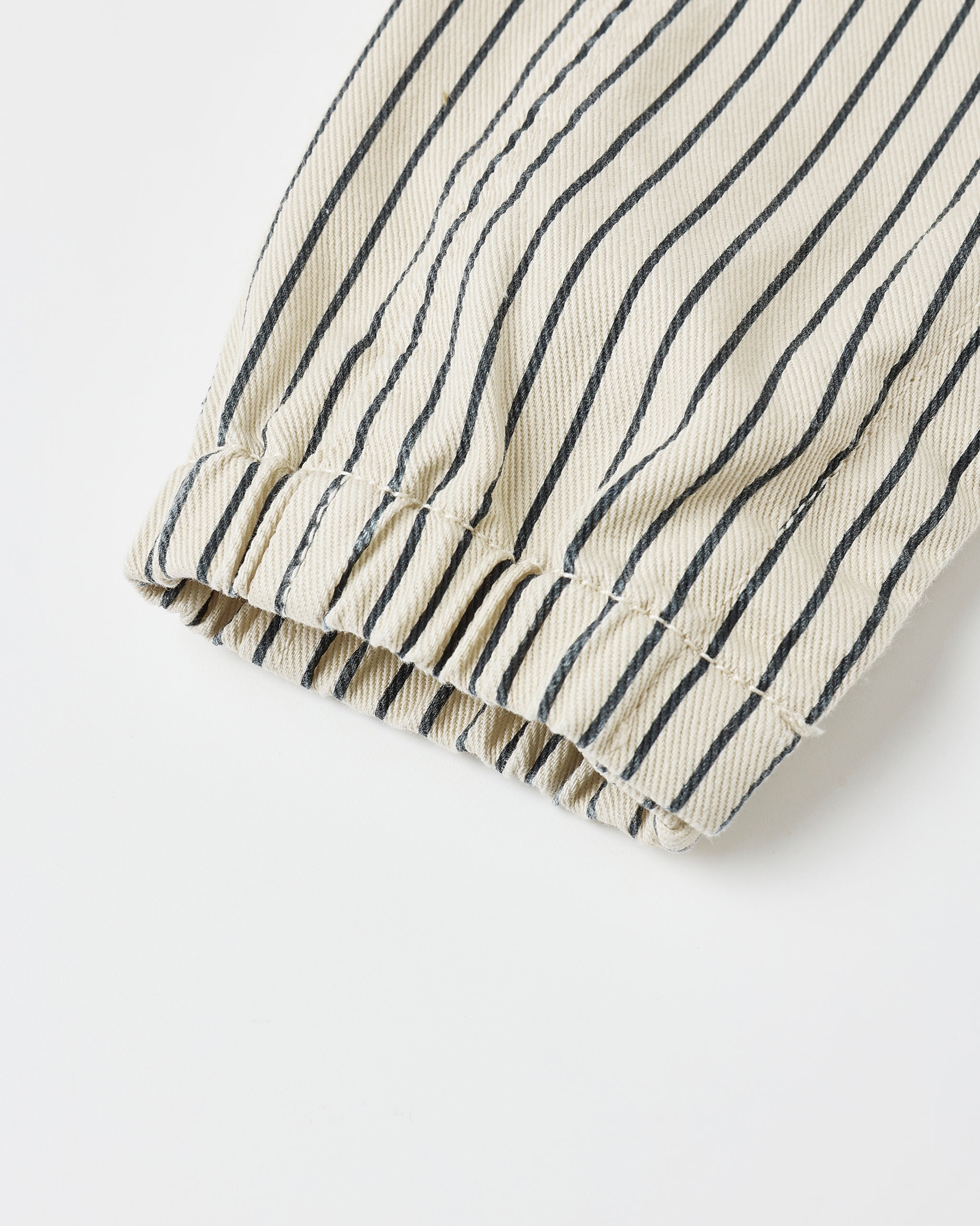 Salopette cargo pour bébé || Bleu marine à fines rayures