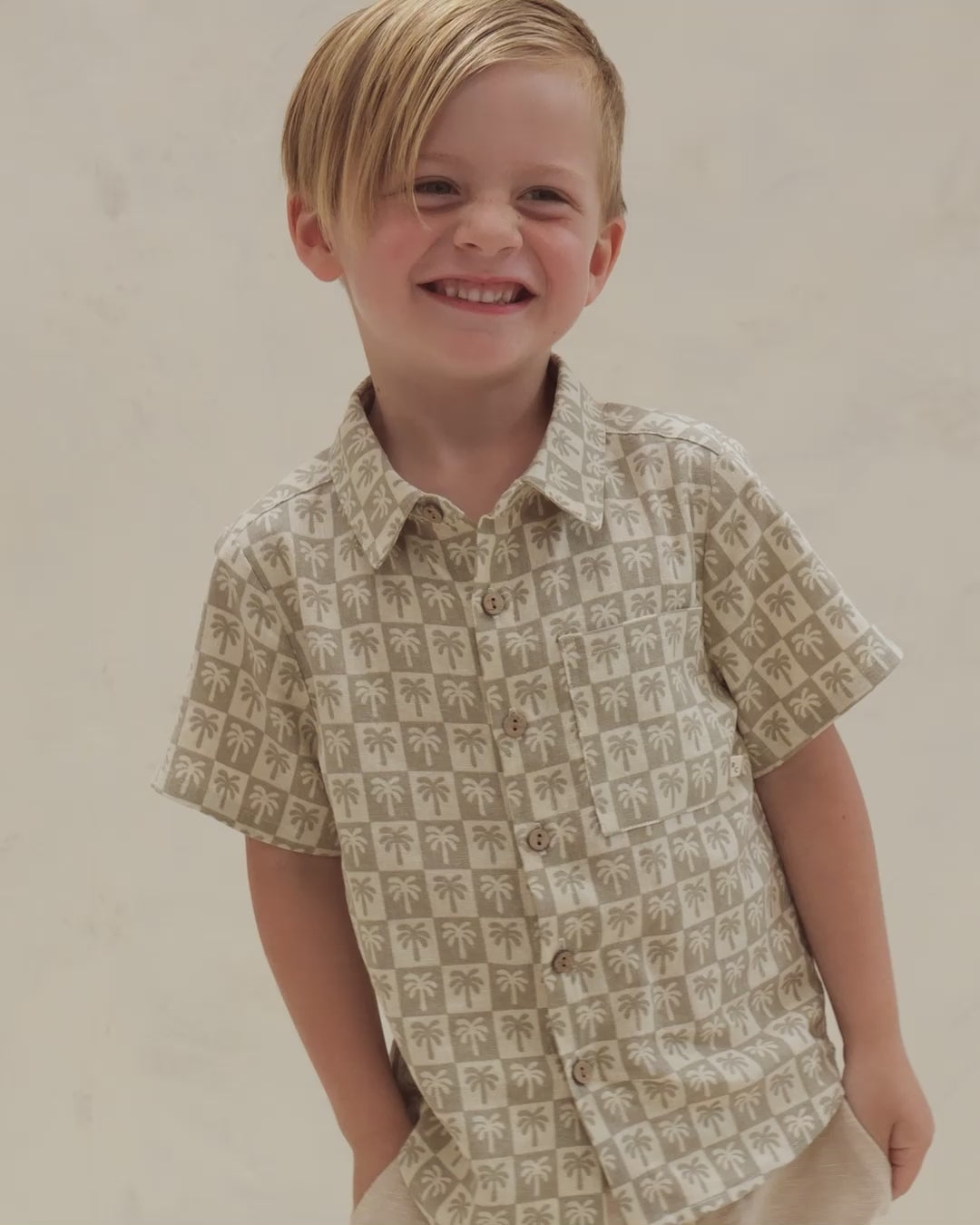 Chemise à manches courtes à col || Vérification de la paume