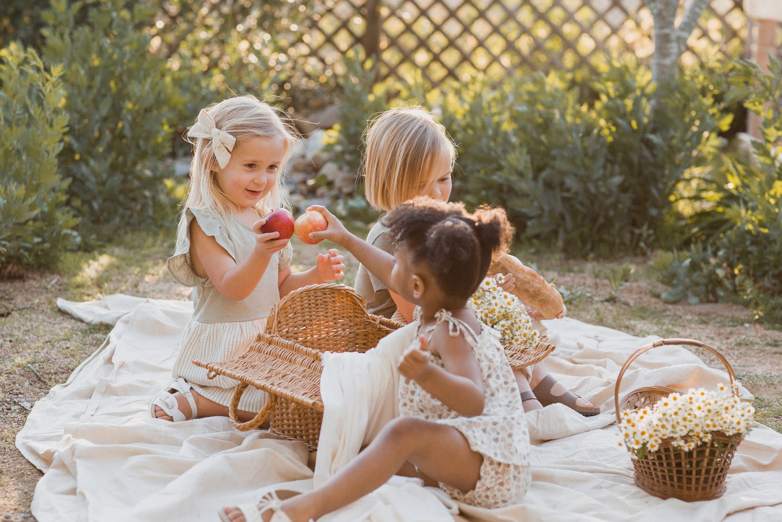 Picnic Perfect - Rylee + Cru Canada