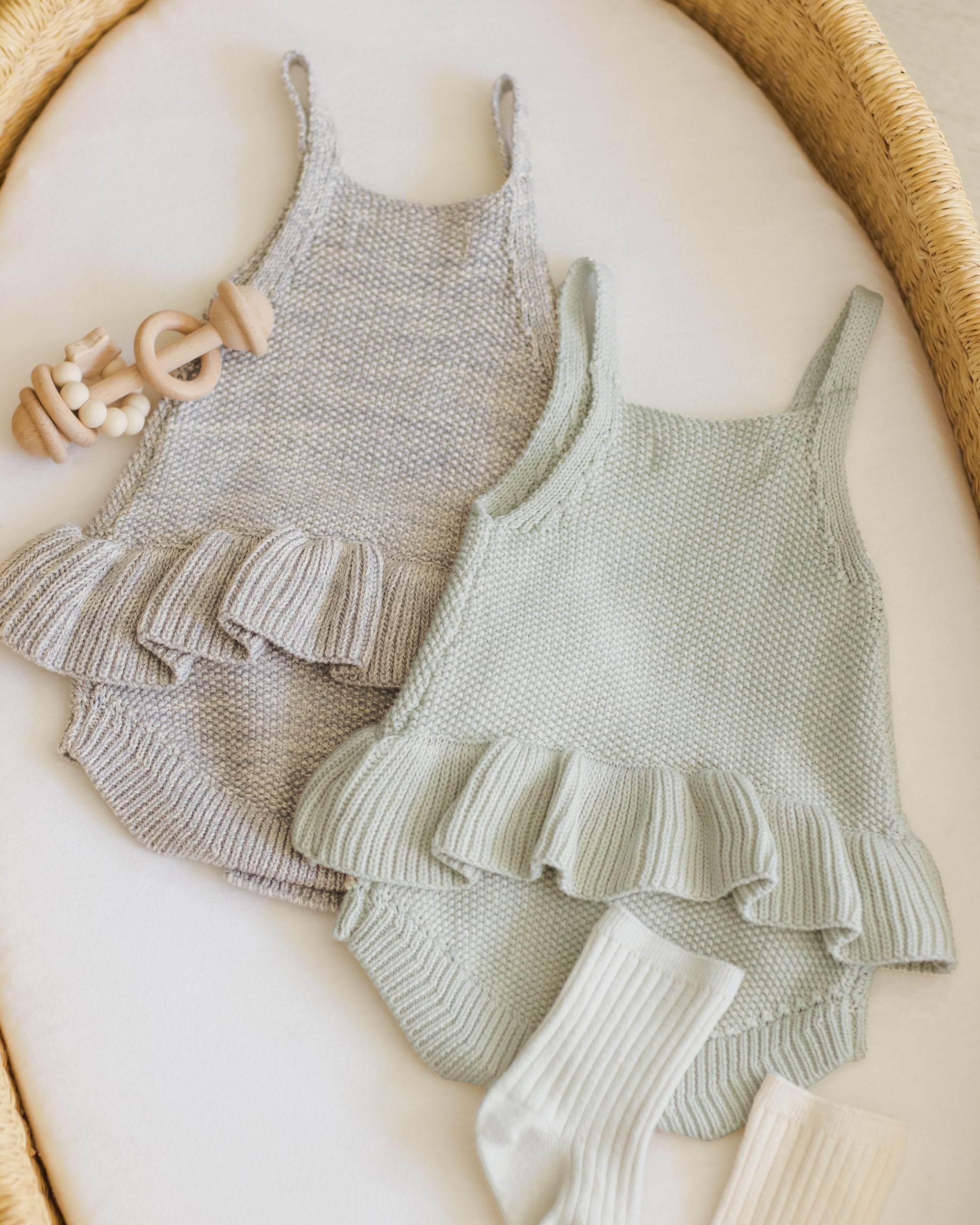 -Knit Ruffle Romper || Mint-