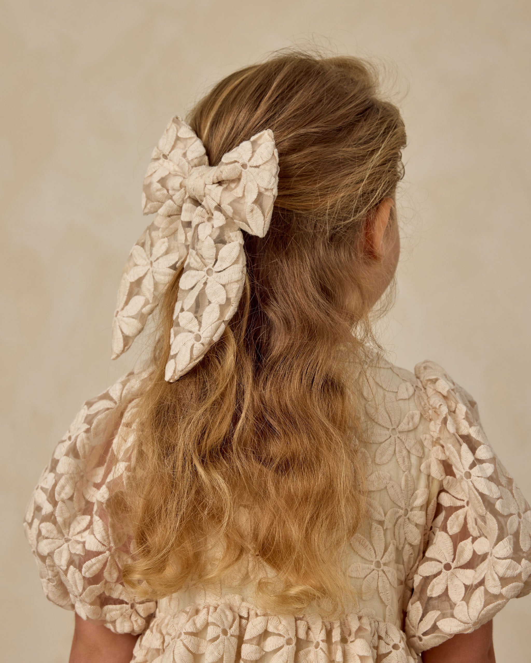 Everly Bow | Embroidered Daisy
