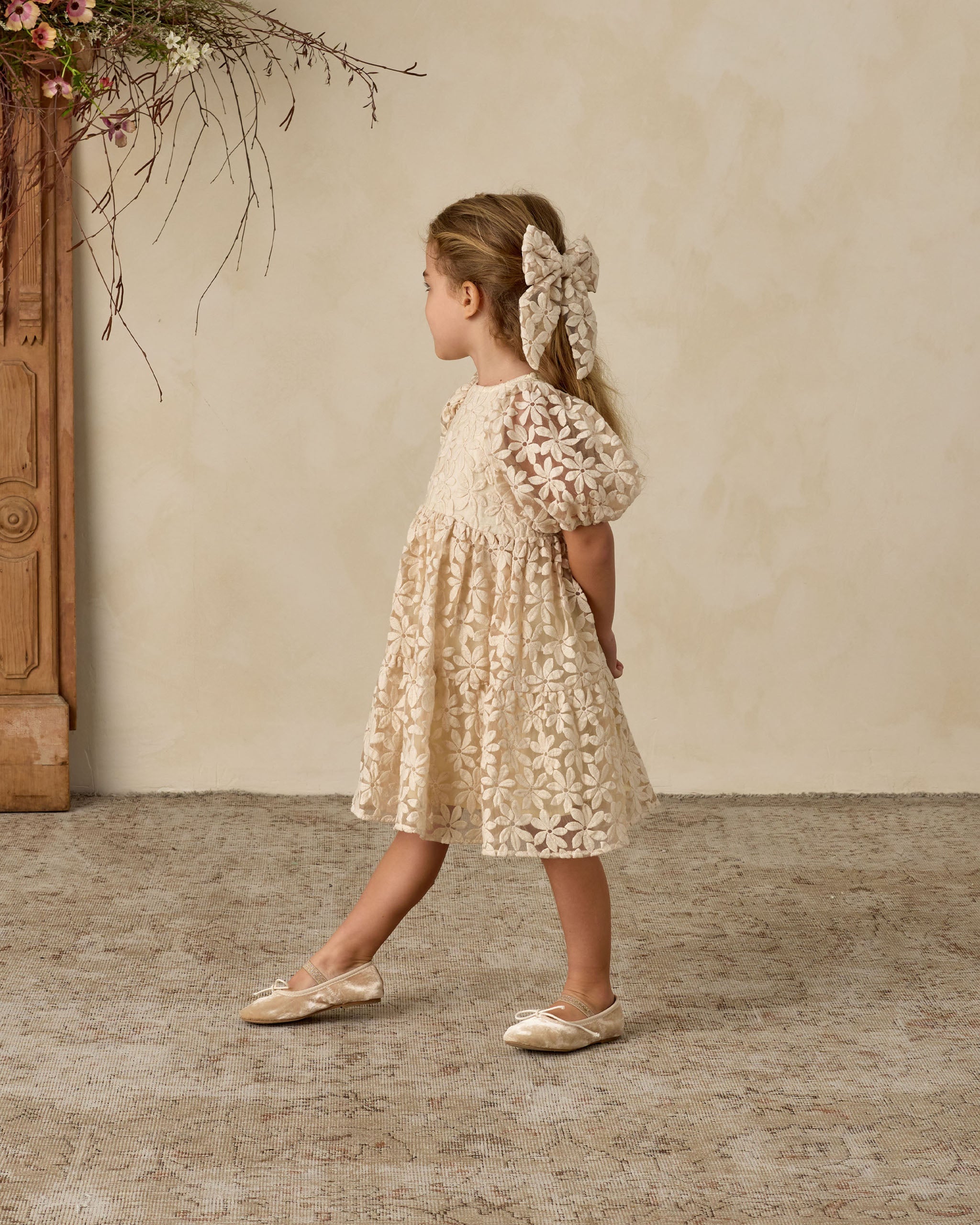 Everly Bow | Embroidered Daisy