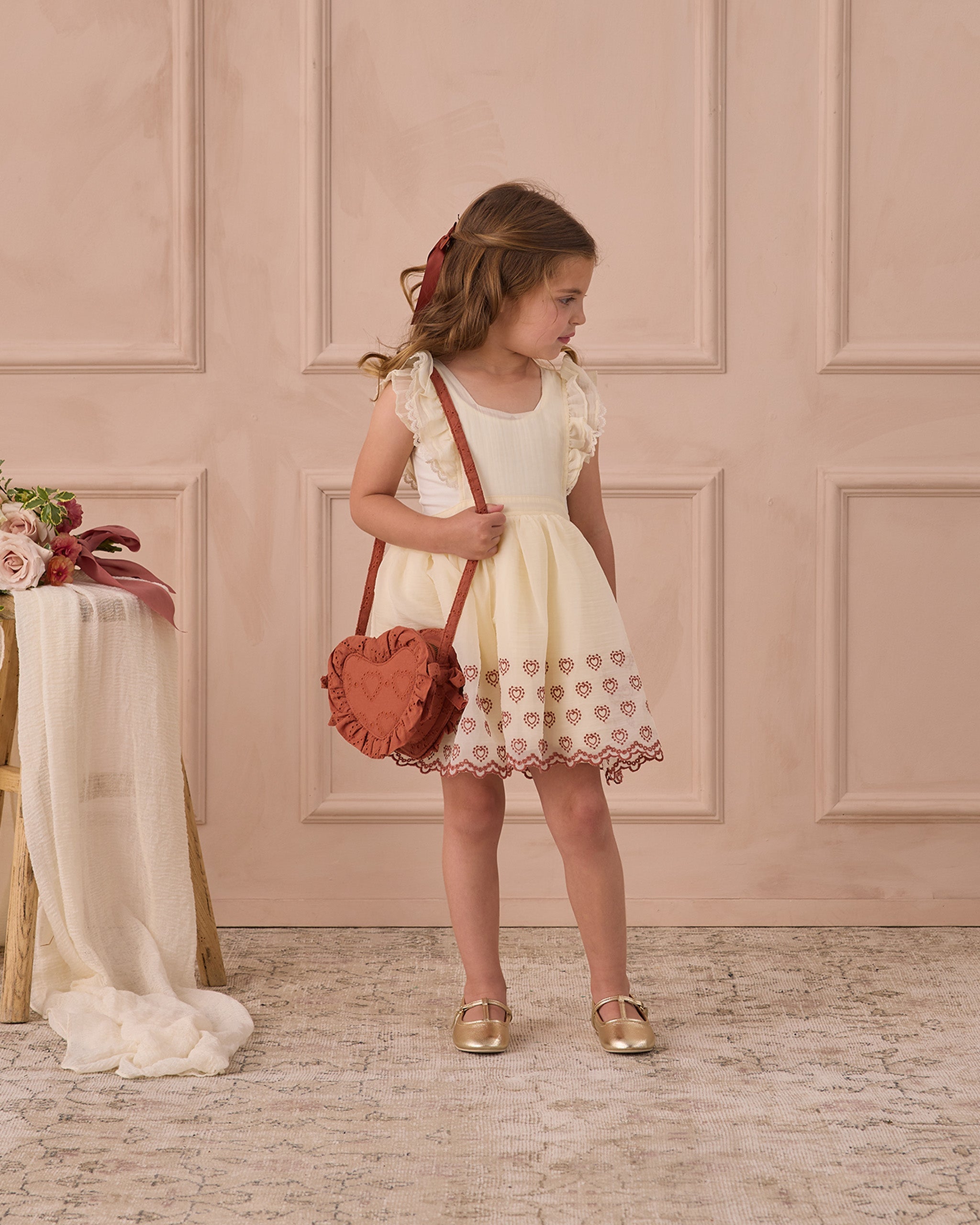 Sac à main en forme de cœur rouge