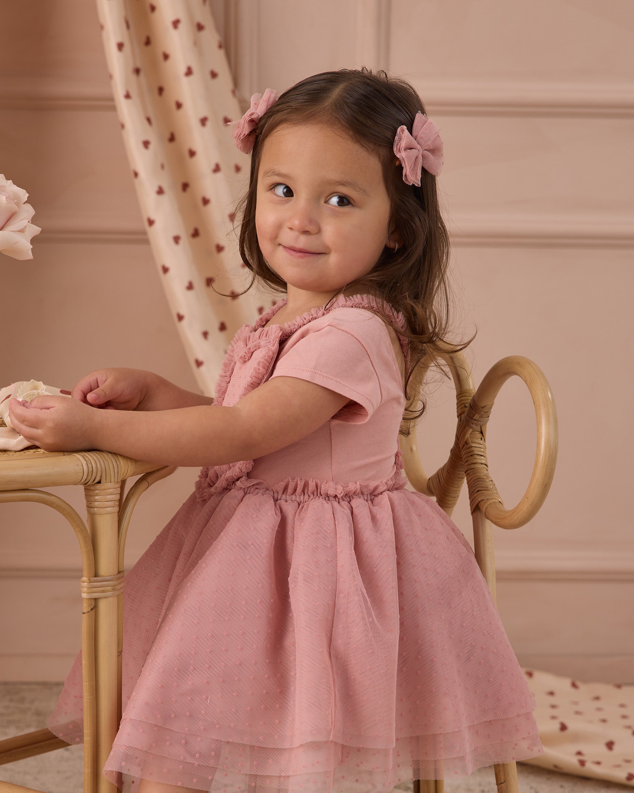 Pinces à tulle rose à volants