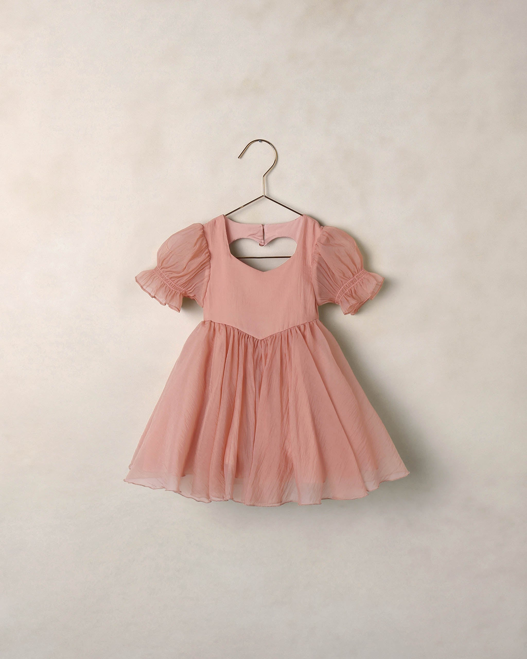 Robe rose pour la Saint-Valentin
