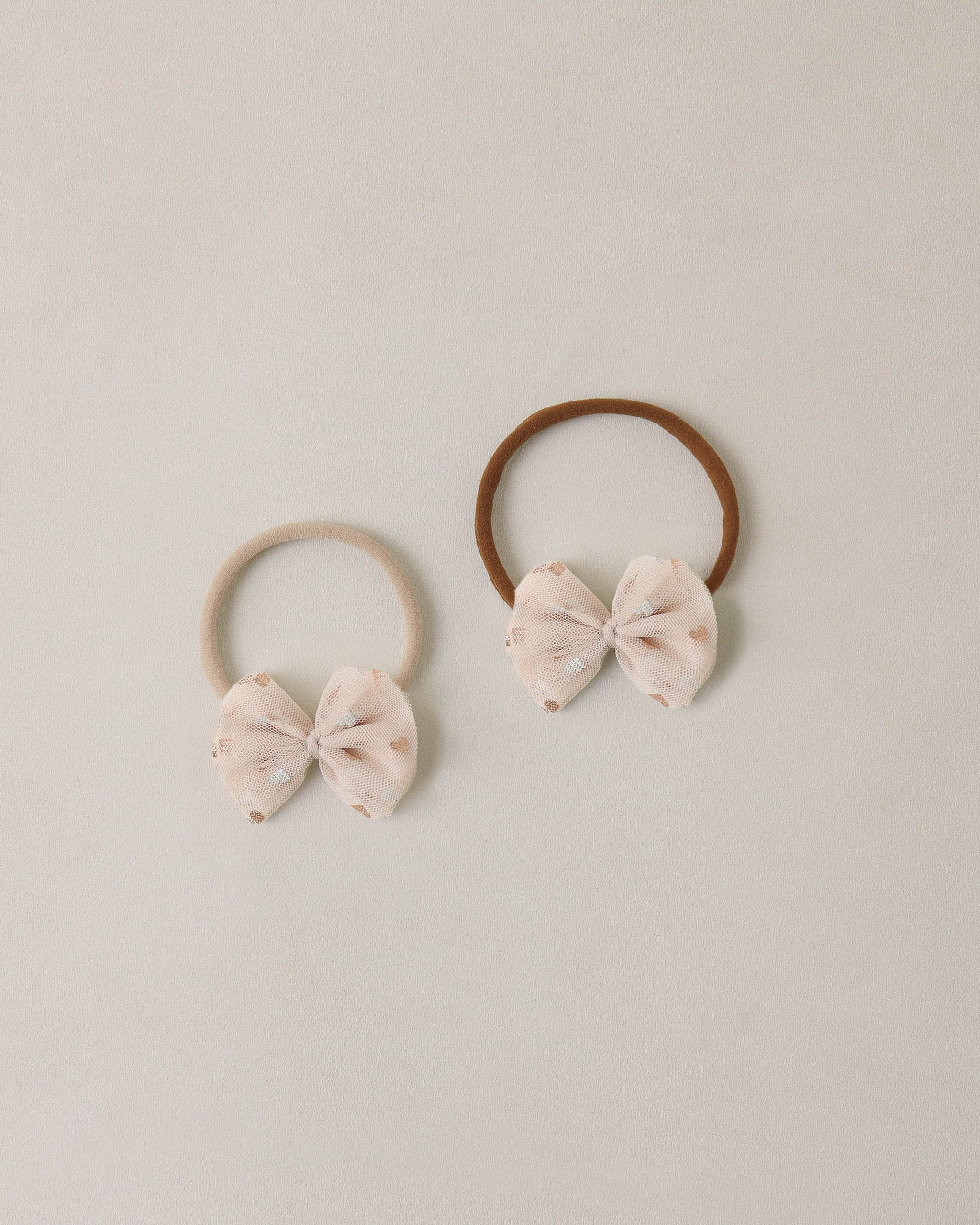 Bandeau en tulle à volants, cœurs or rose