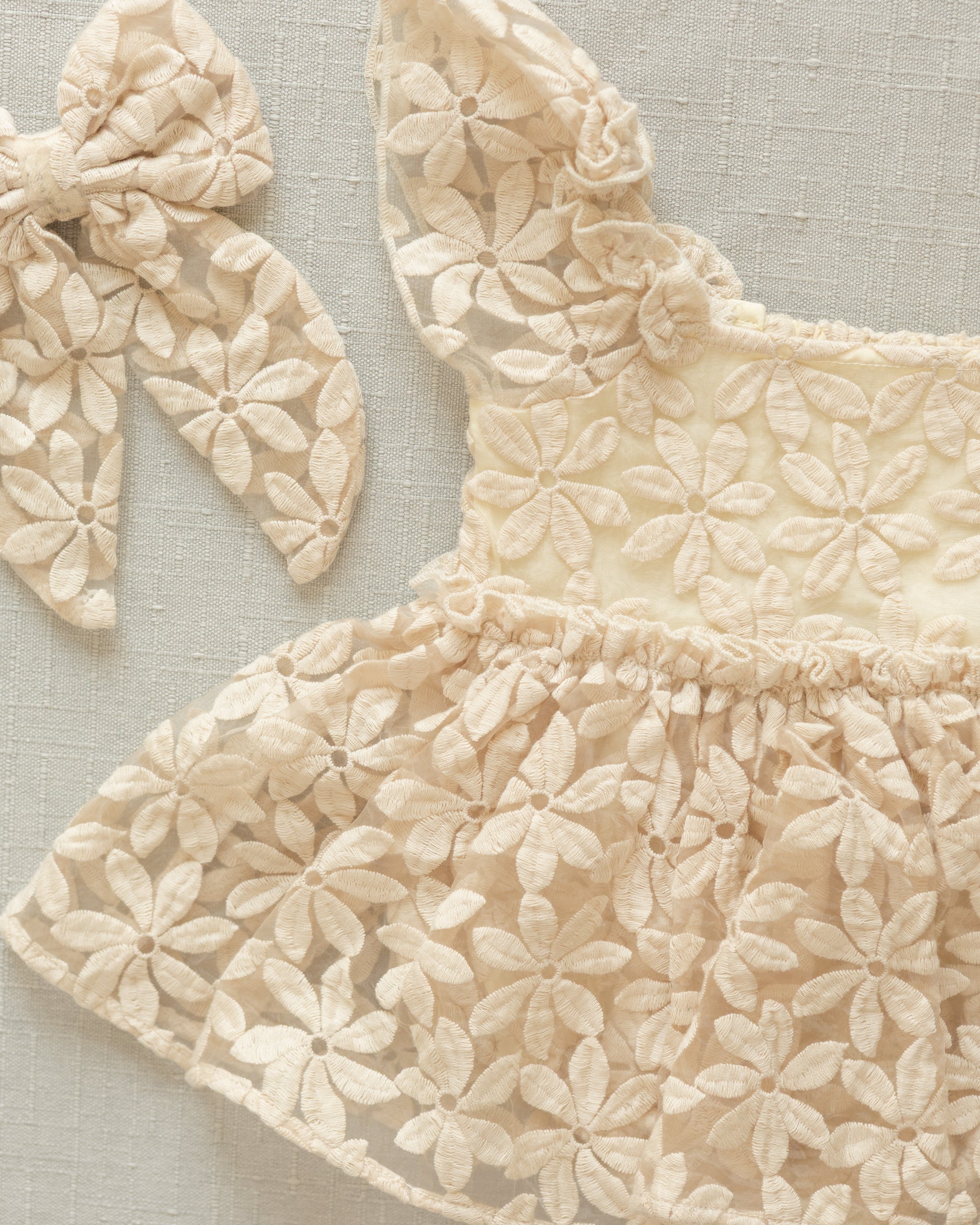 Everly Bow | Embroidered Daisy