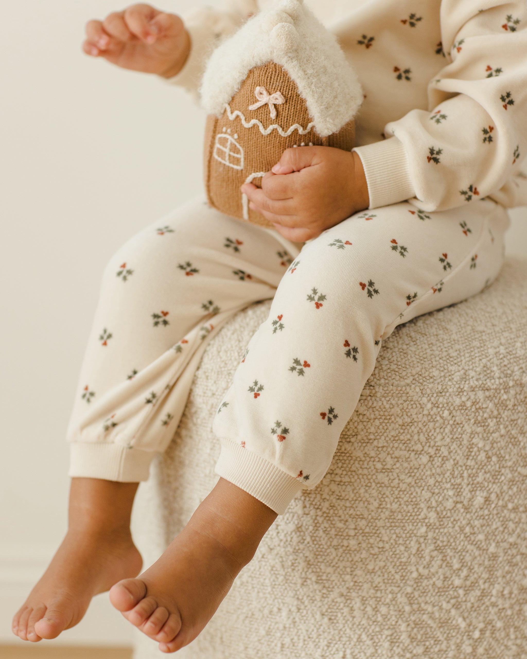 Velour Relaxed Sweatpant || Holly Berry