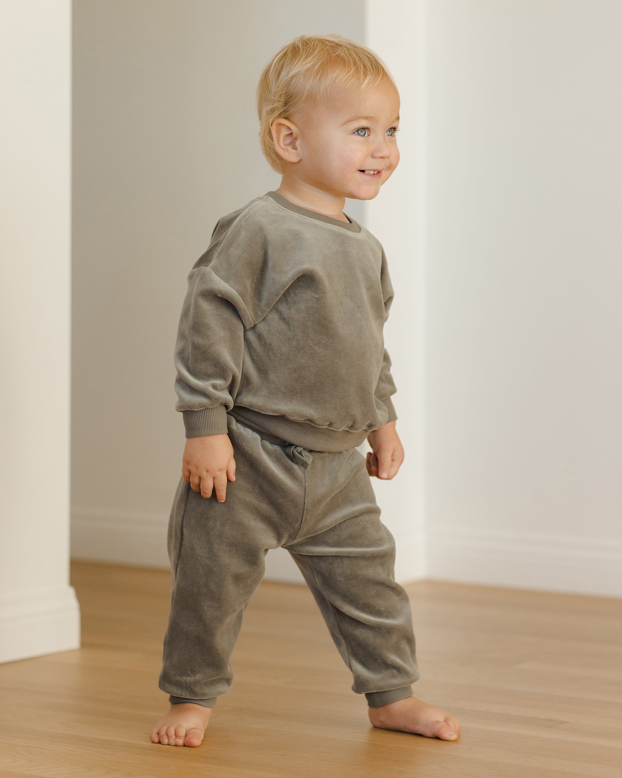 Velour Relaxed Sweatpant || Forest