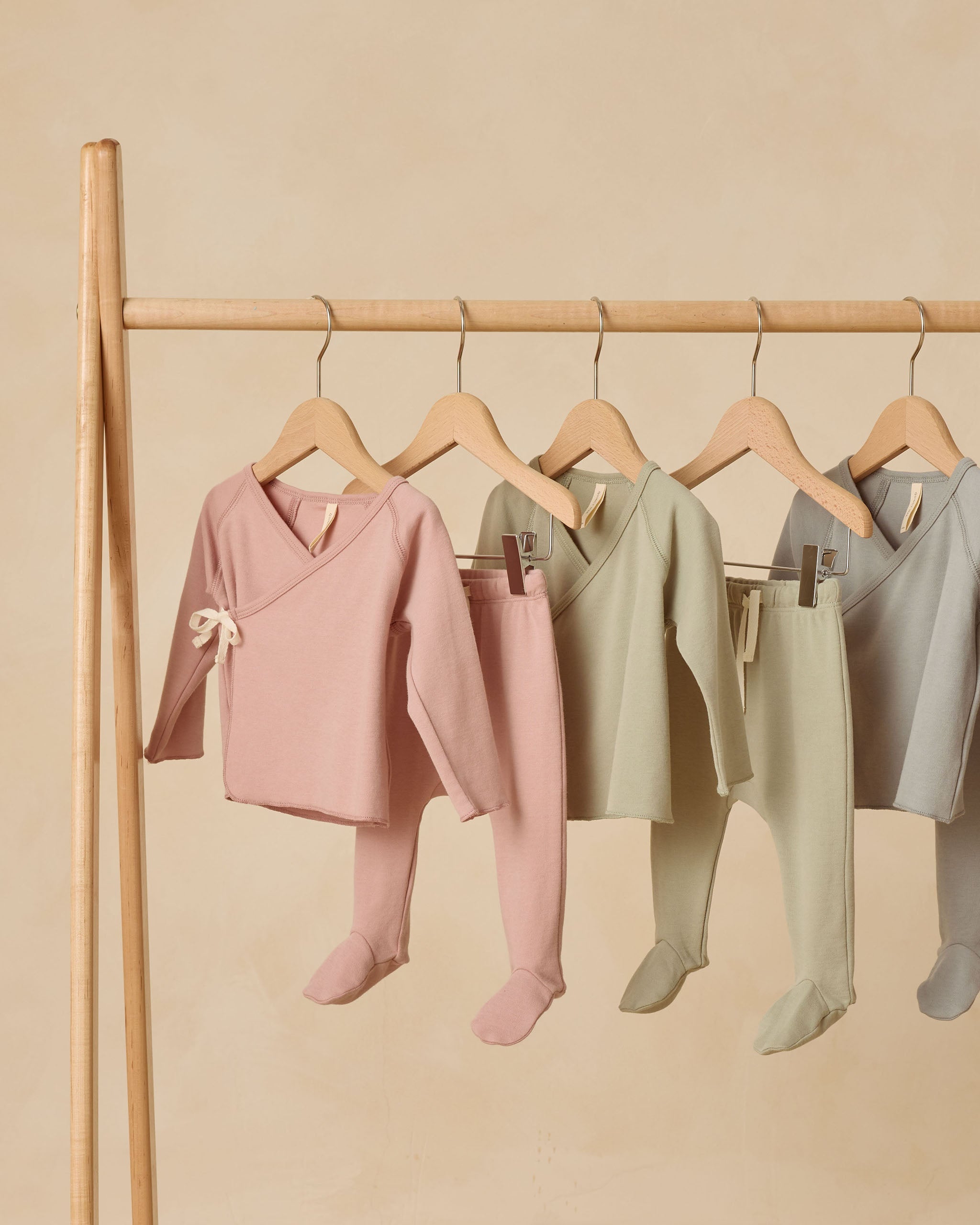 Ensemble haut cache-cœur et pantalon à pieds || Rose