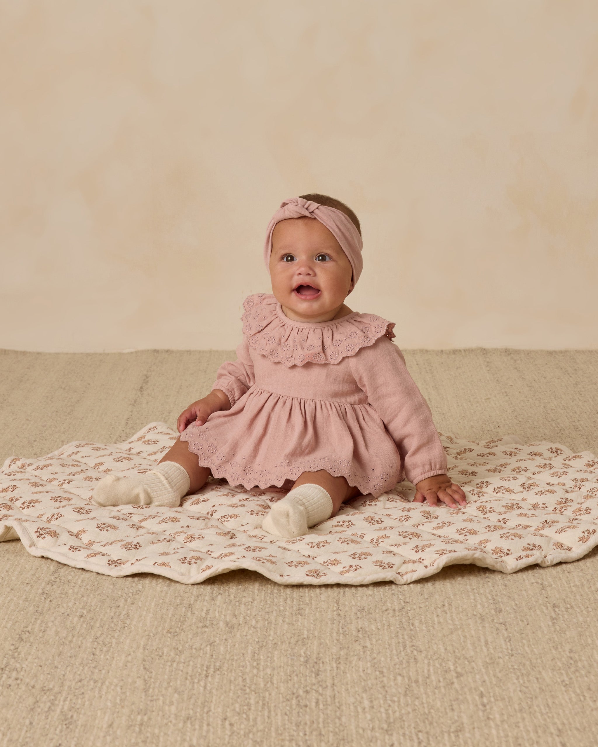 Tapis de jeu pour bébé || Hémérocalle