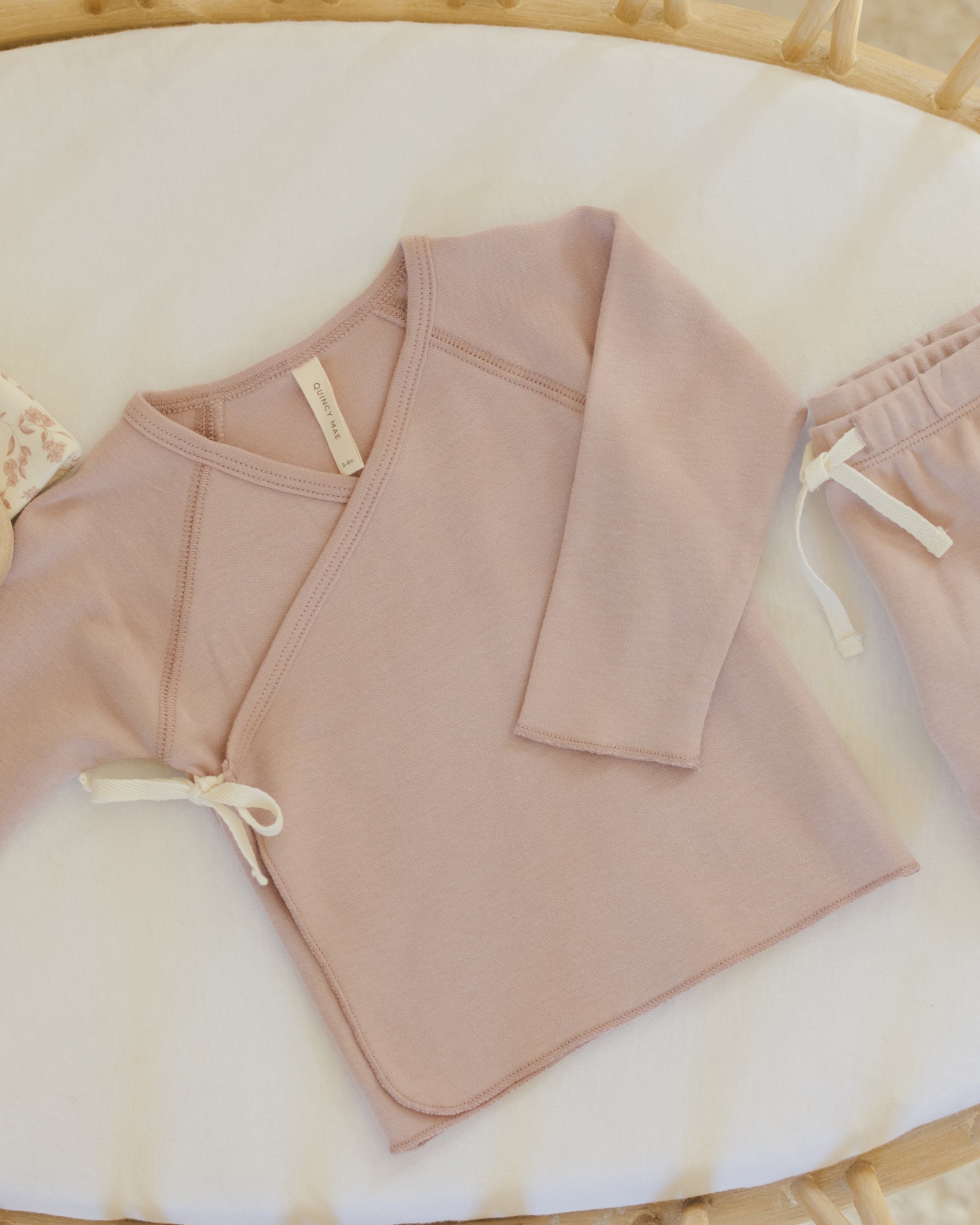 Ensemble haut cache-cœur et pantalon à pieds || Rose