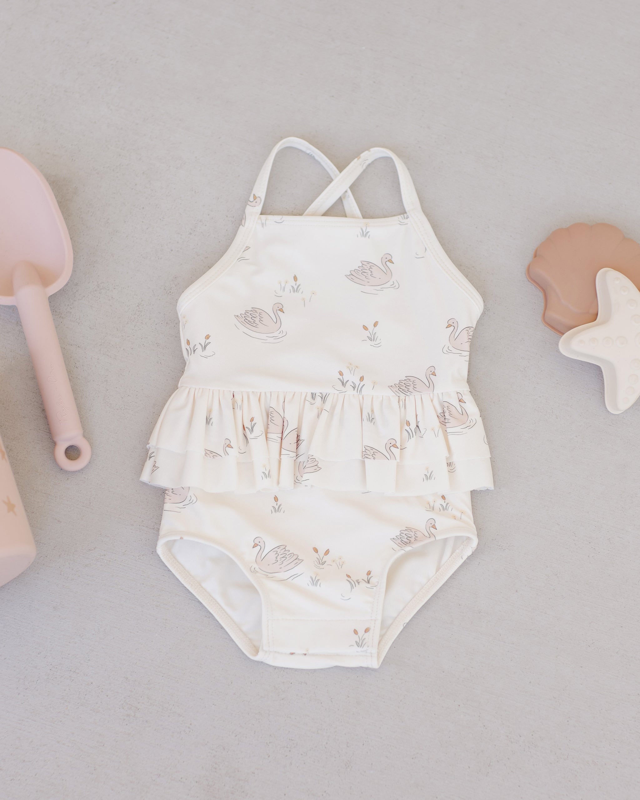 -Ruffled One-Piece Swimsuit || Swans-