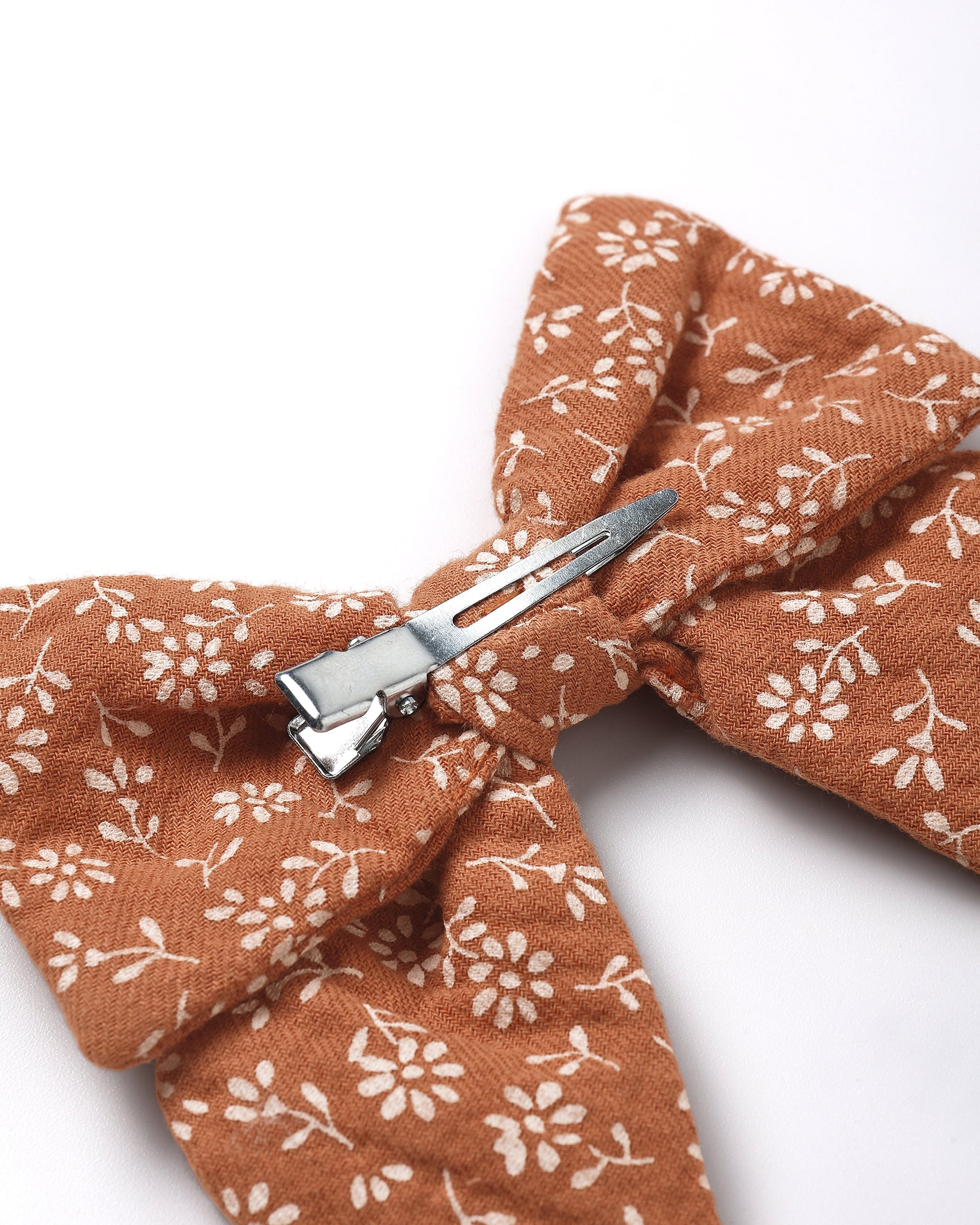 Fleur de pavot avec nœud