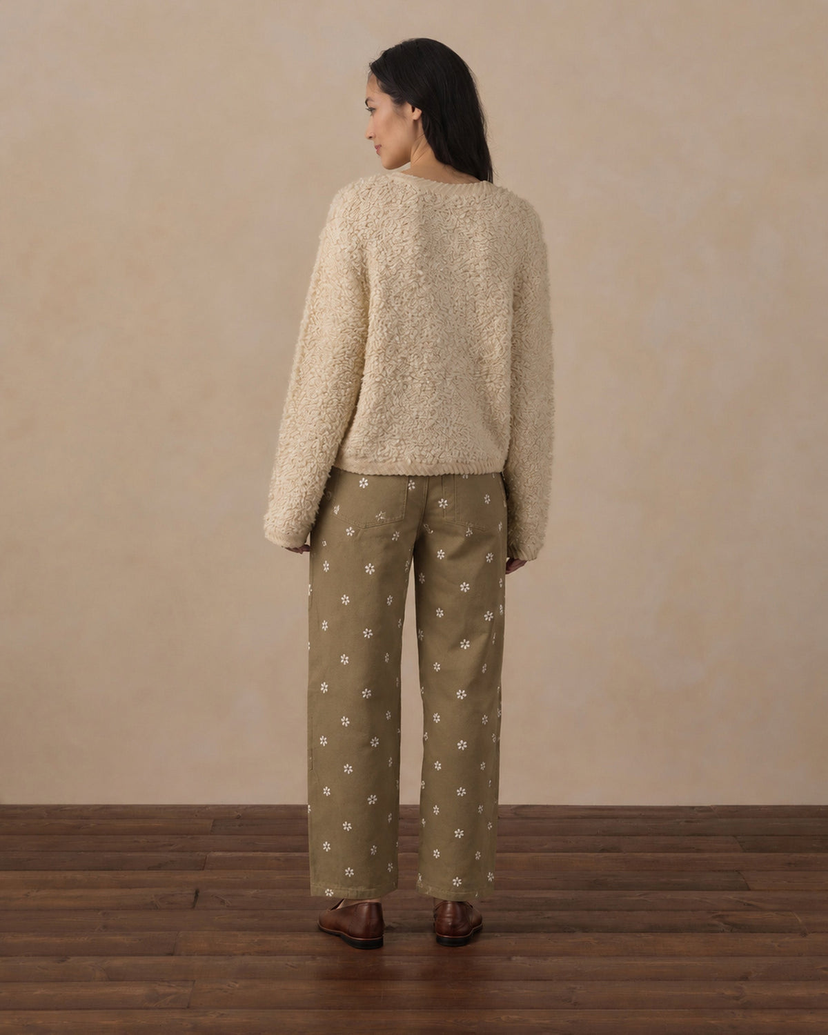 Jean Barrel pour femme, avec marguerites brodées