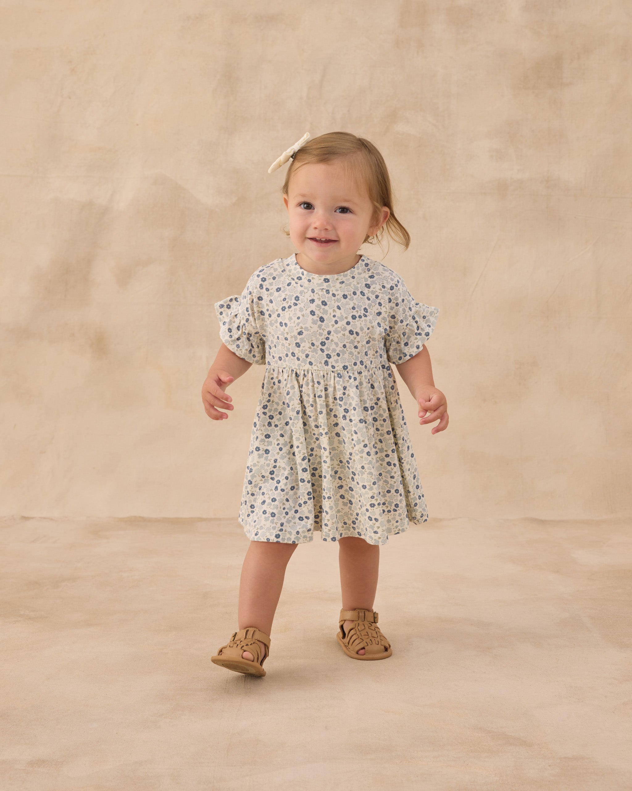 Robe babydoll bleue à petits motifs