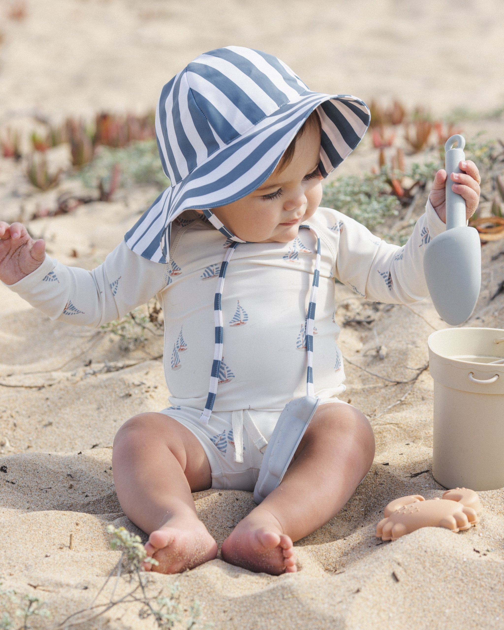 Chapeau de bain souple rayé marine