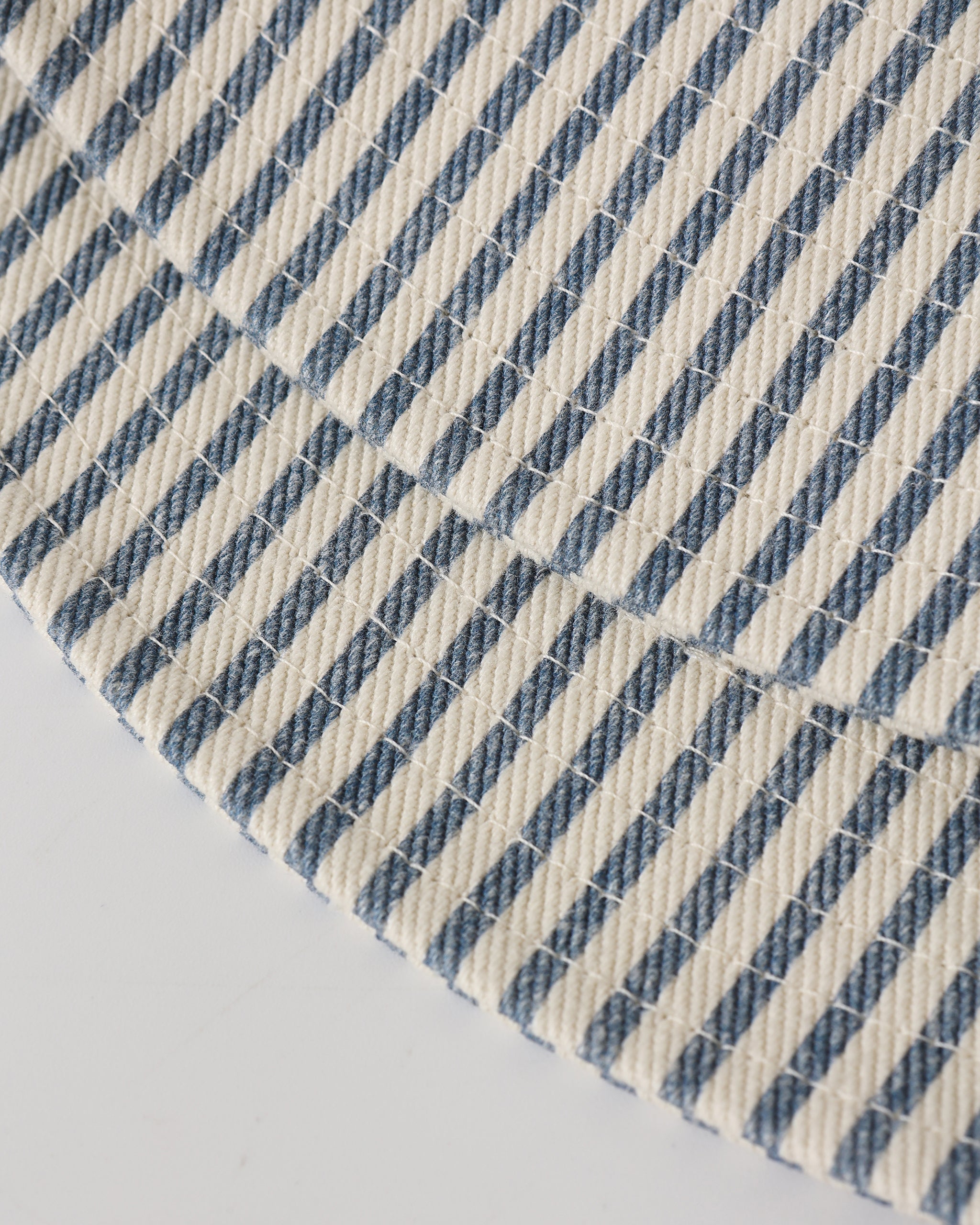 Bob à rayures ferroviaires