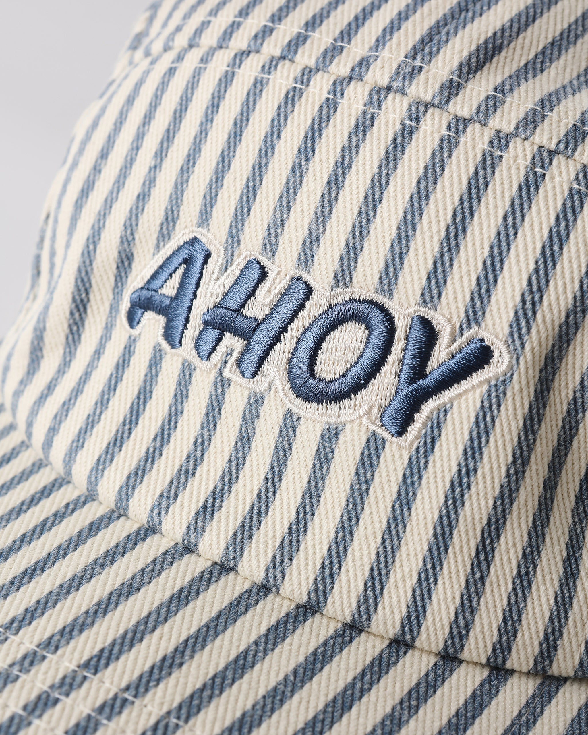 Casquette de skateur à rayures ferroviaires