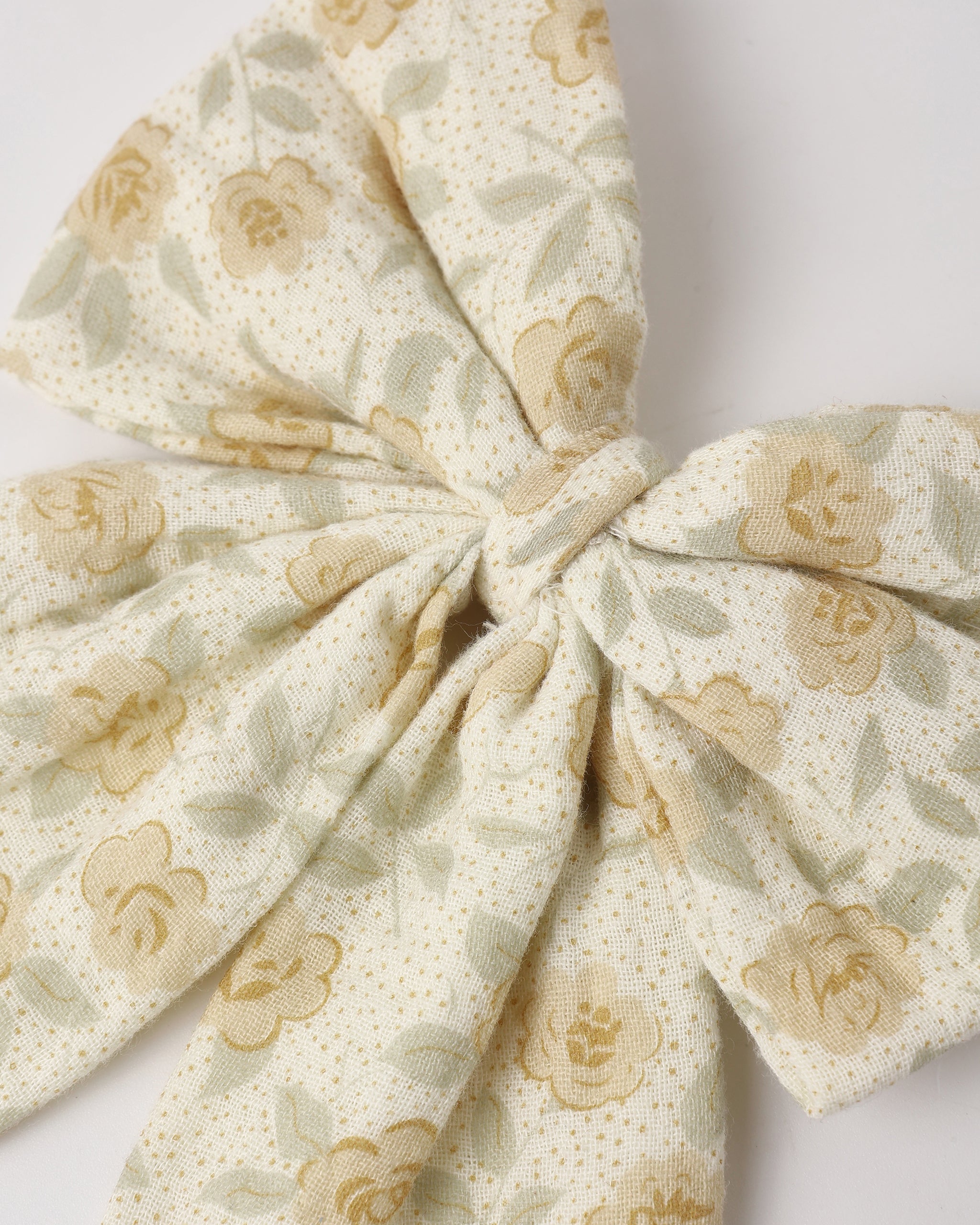 Nœud surdimensionné à fleurs jaunes