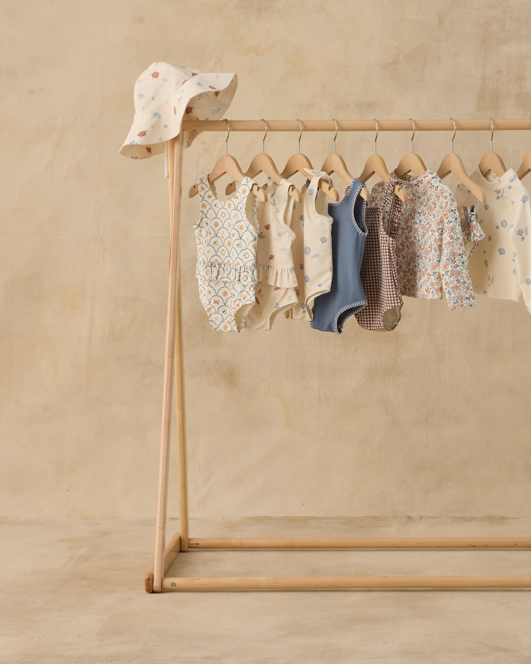 Maillot de bain une pièce à jupe style nautique