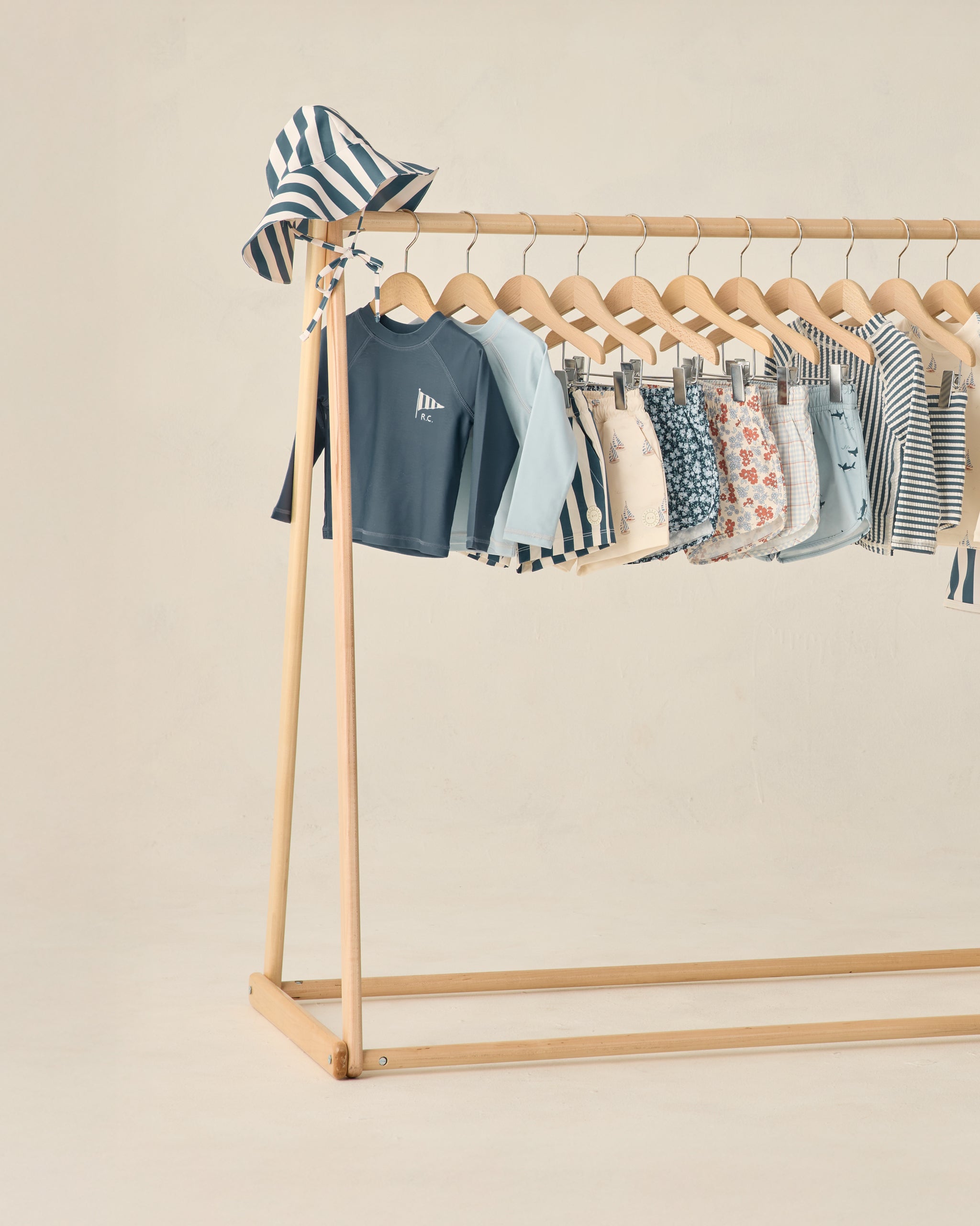 Chapeau de bain souple rayé marine