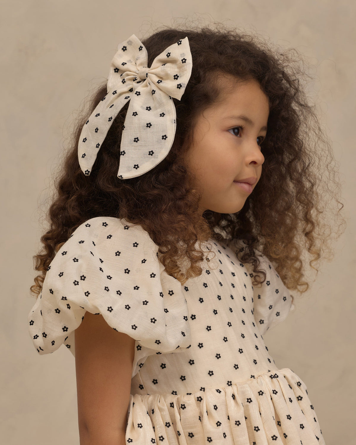 Nœud Everly marguerites noires