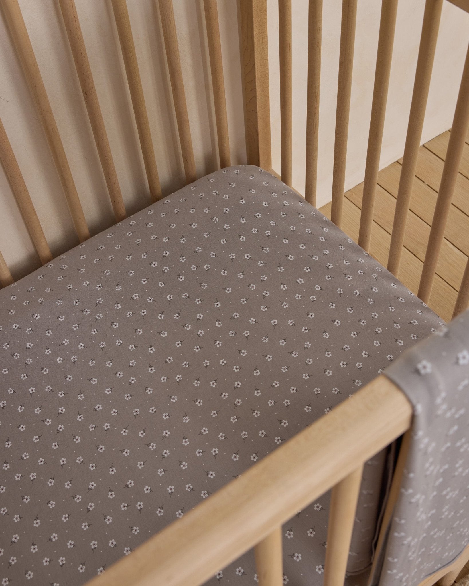 Bamboo Crib Sheet || Blue Ditsy - Rylee + Cru Canada