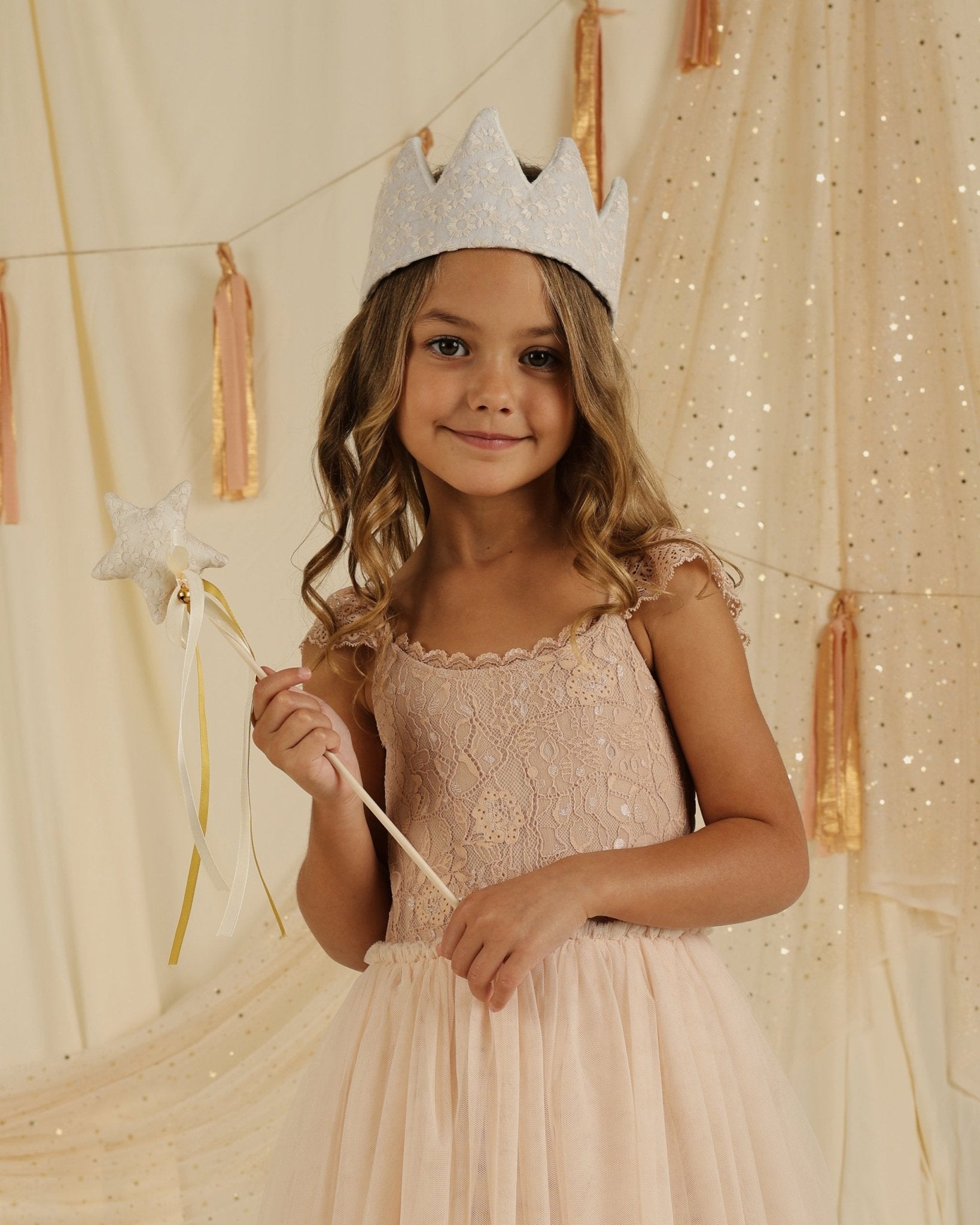 Crown & Wand || Daisy Embroidery - Rylee + Cru Canada