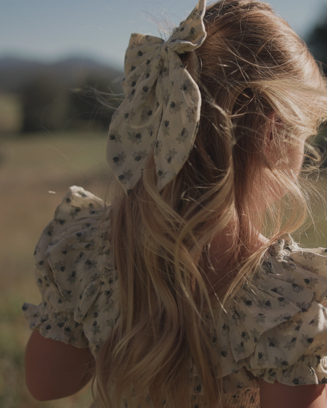 Oversized Bow Vintage Fleur
