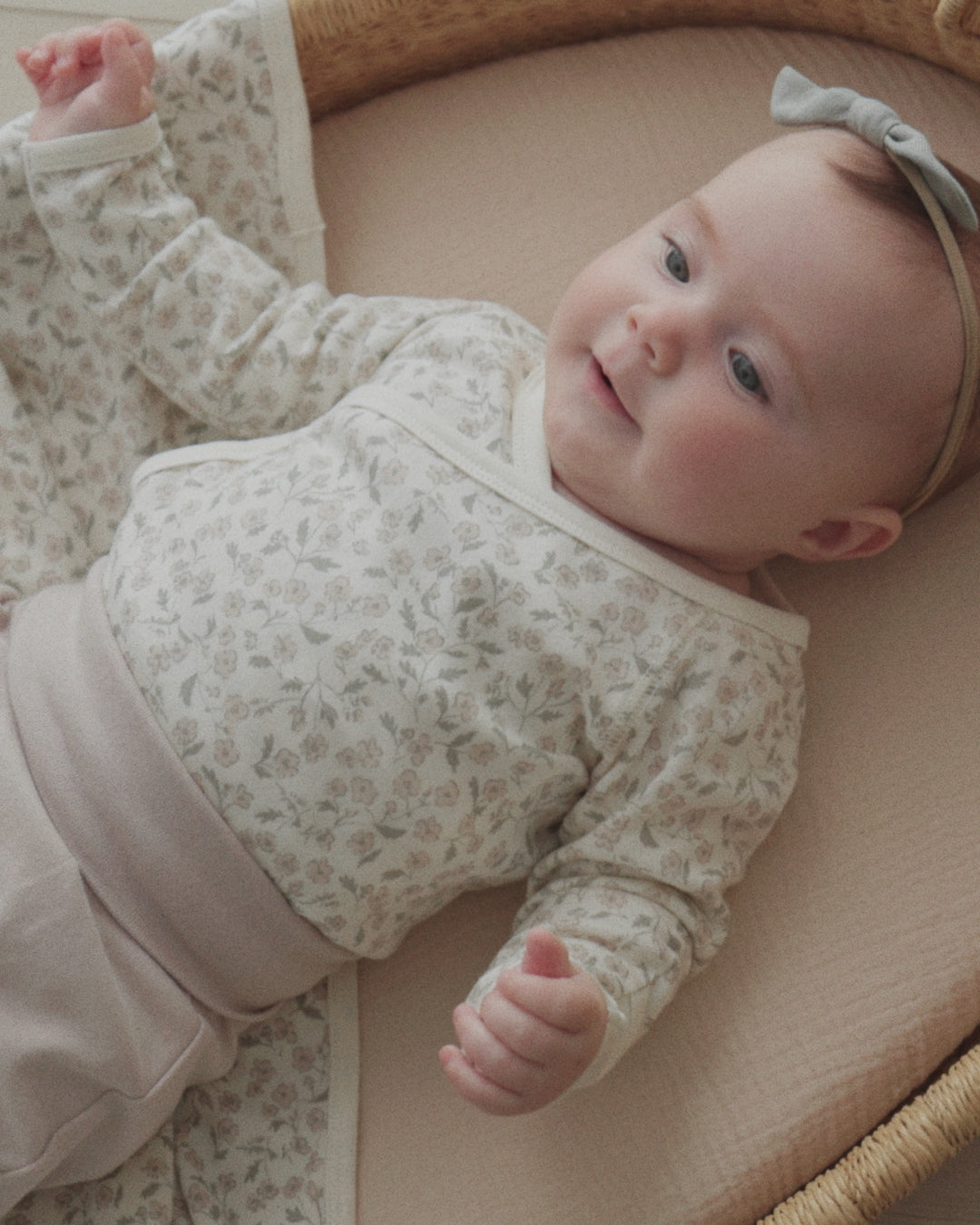 Ensemble cache-cœur à boutons-pression latéraux et pantalon Floret