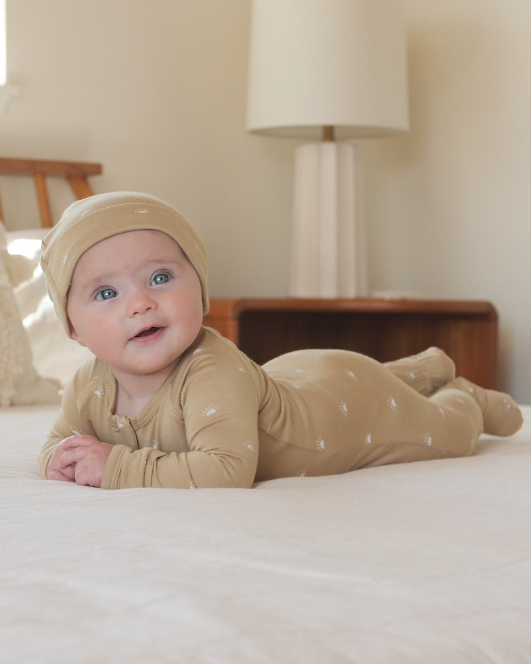 Knotted Baby Hat || Stars