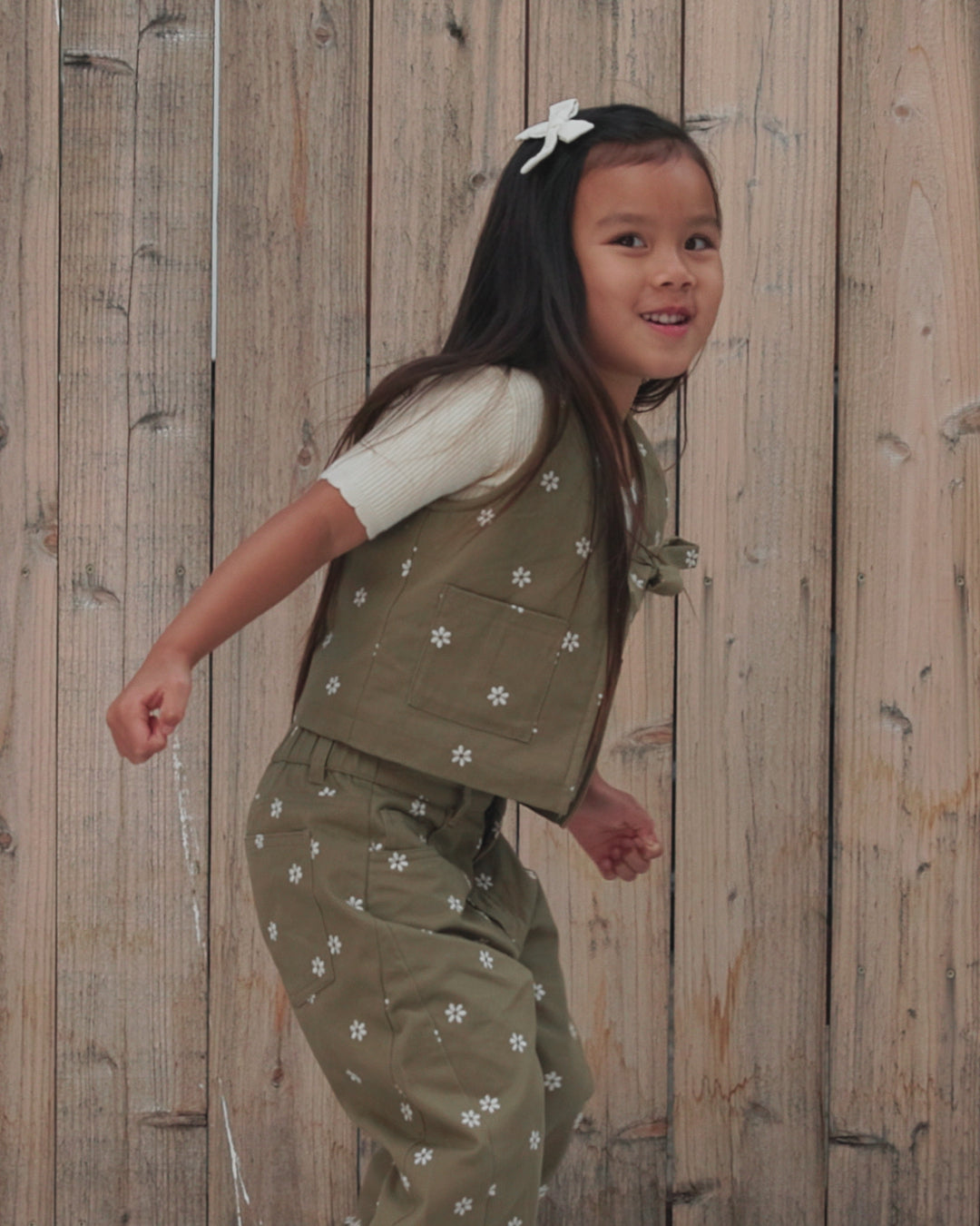 Utility Vest Embroidered Daisies