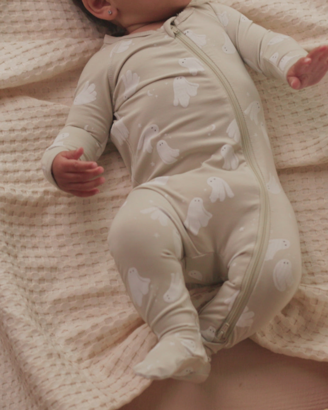 Pyjama intégral zippé en bambou, motif fantômes dansants
