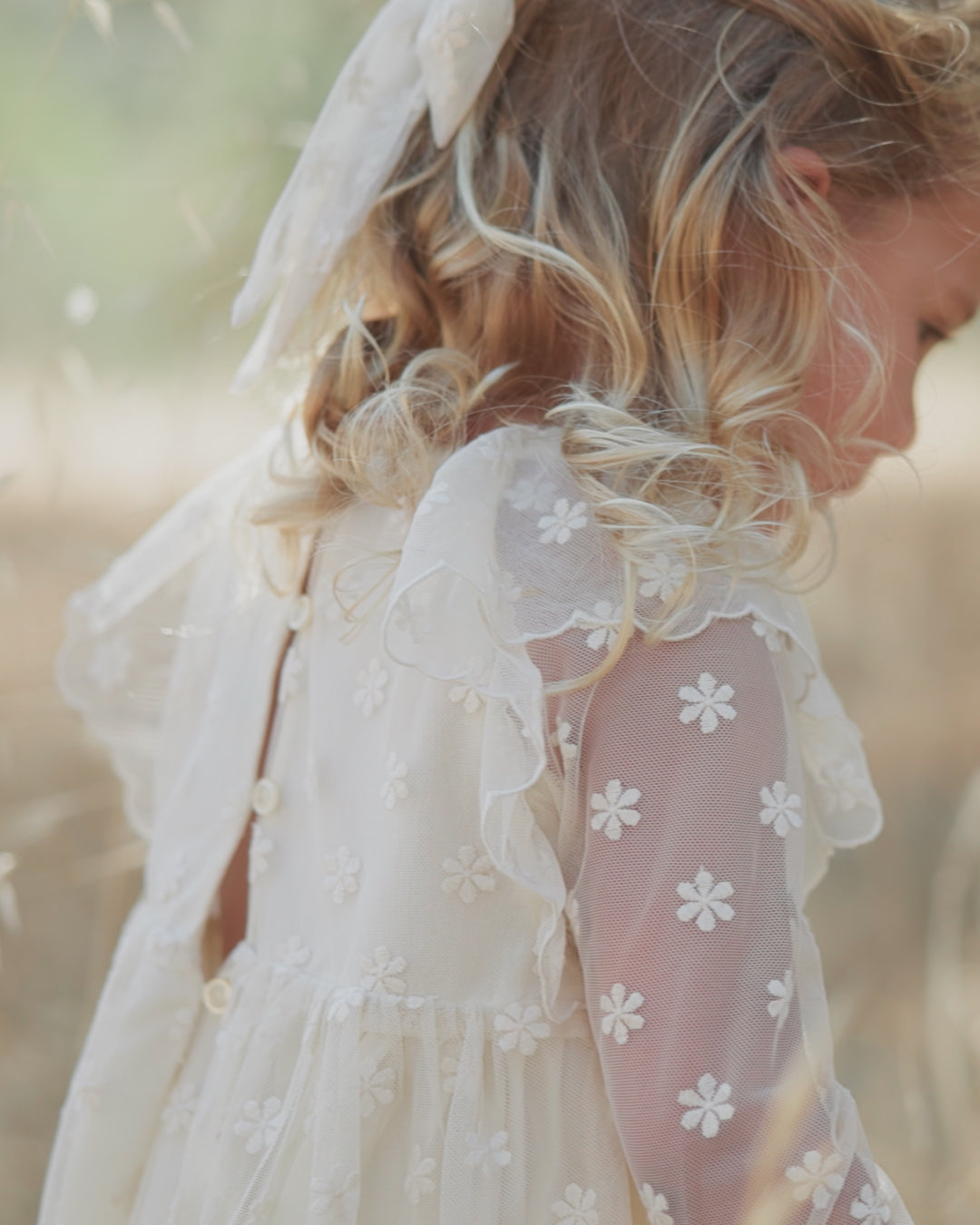 Everly Bow Embroidered Daisy