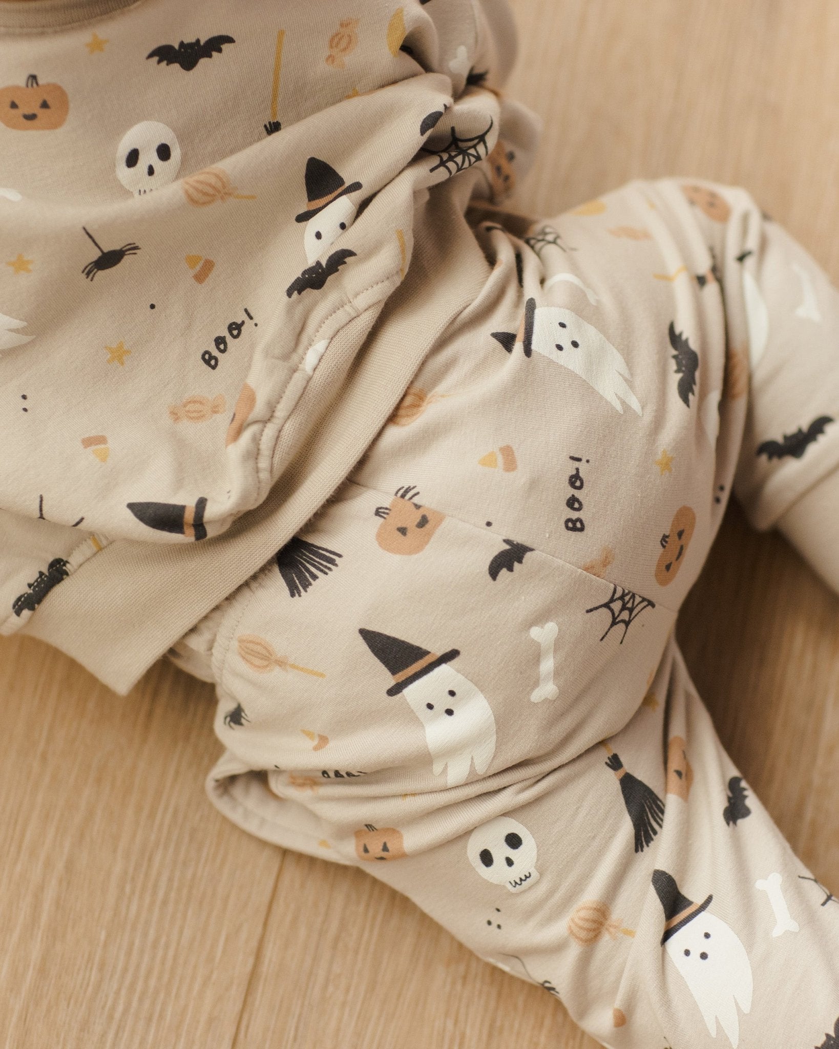 Relaxed Fleece Sweatpant || Halloween - Rylee + Cru Canada